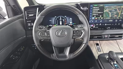 Lexus LM