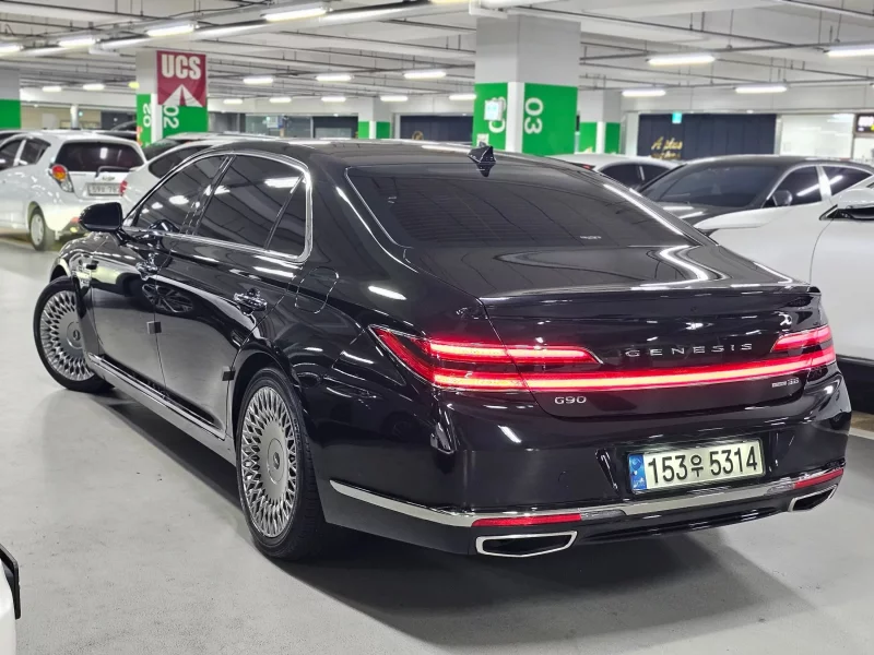 Genesis G90