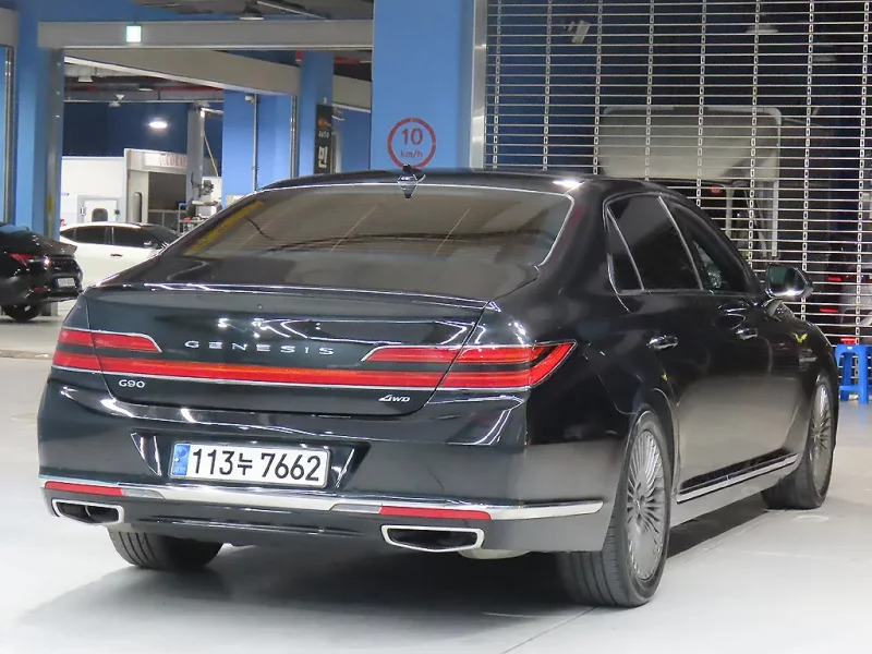Genesis G90