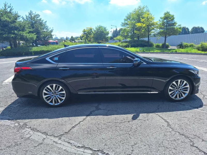 Hyundai Genesis