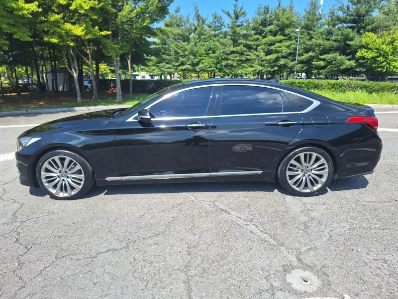 Hyundai Genesis
