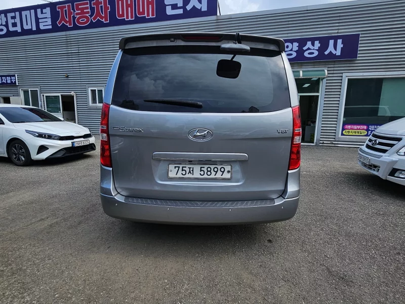 Hyundai Starex