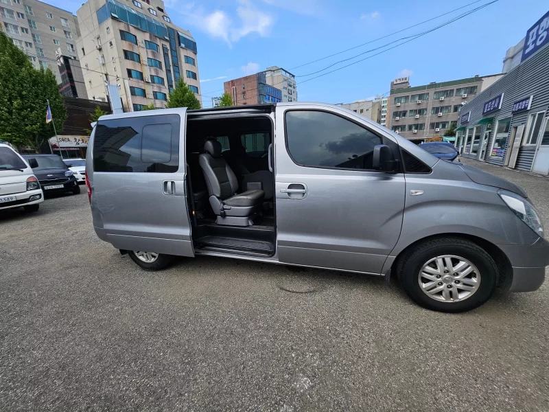 Hyundai Starex