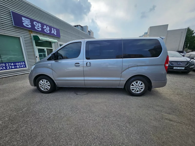 Hyundai Starex