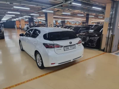 Lexus CT200h