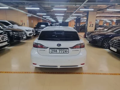 Lexus CT200h