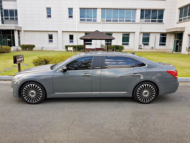 Hyundai Equus