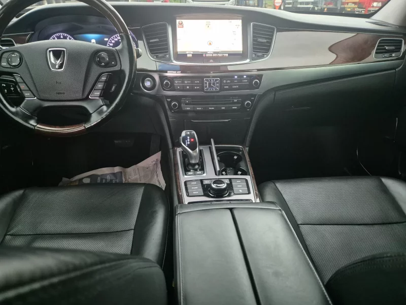 Hyundai Equus
