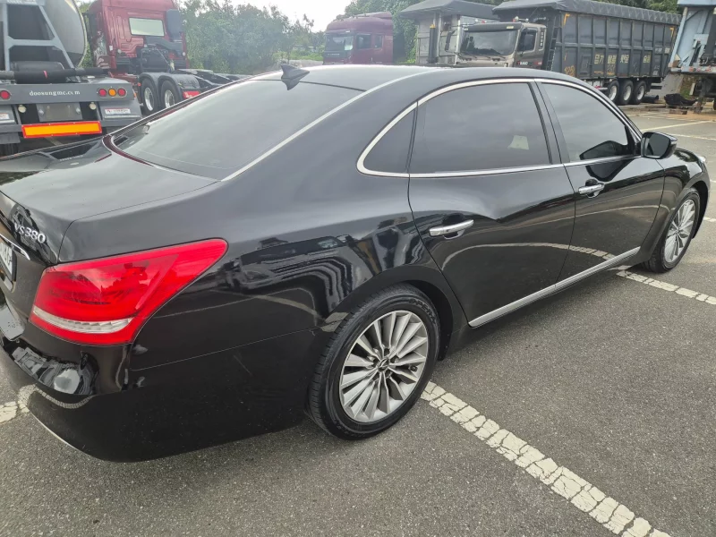 Hyundai Equus