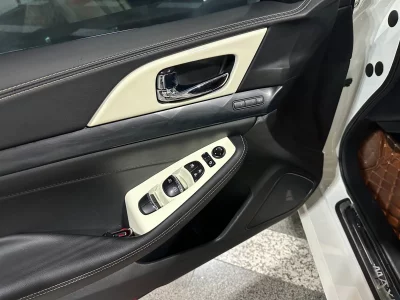 Nissan MAXIMA