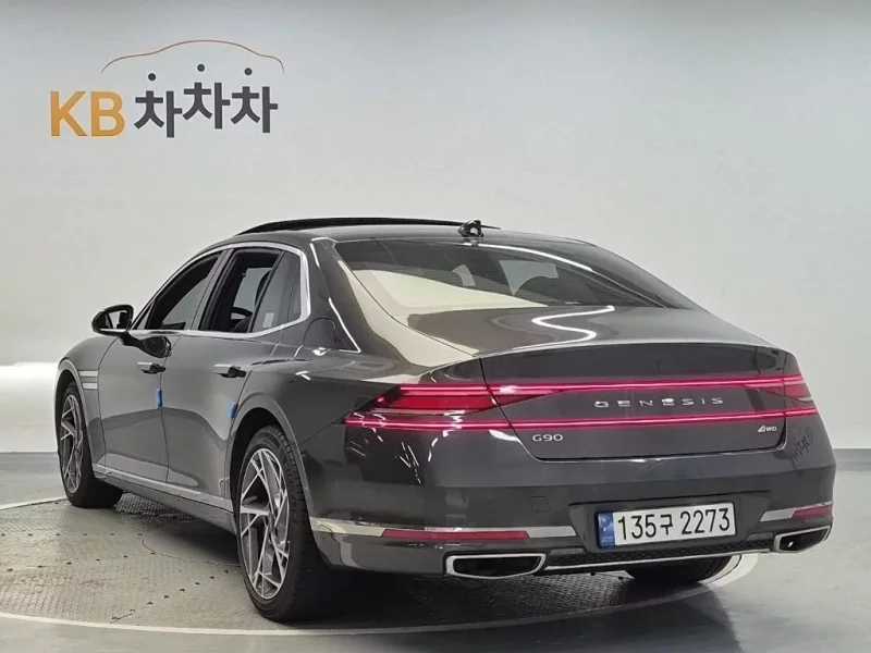 Genesis G90