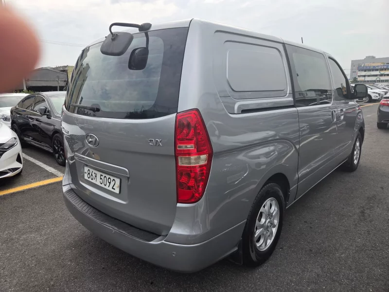 Hyundai Starex