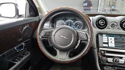 Jaguar XJ