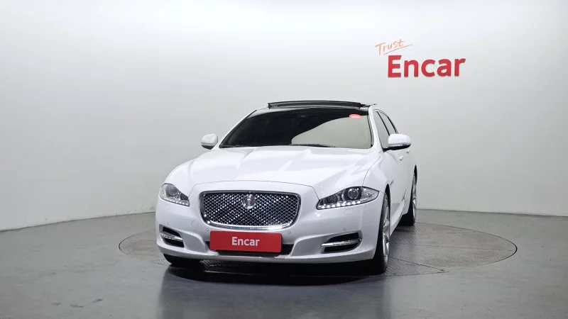 Jaguar XJ
