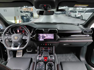 Lamborghini URUS