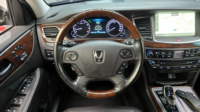 Hyundai Equus
