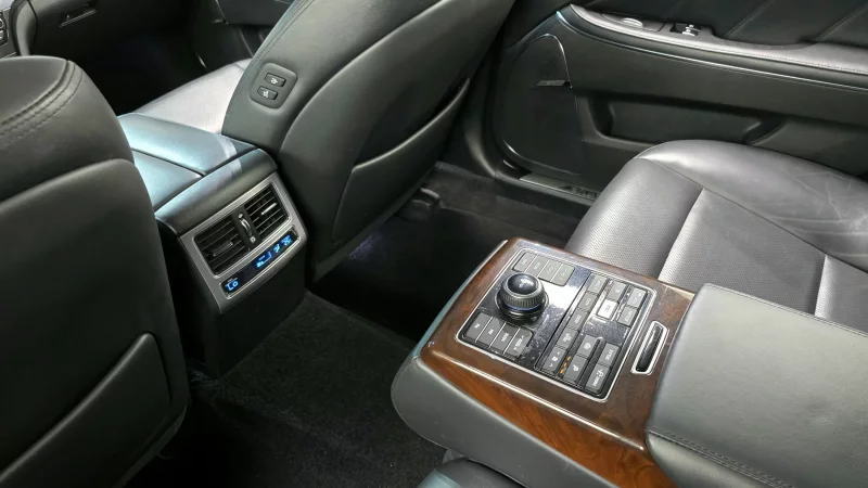 Hyundai Equus