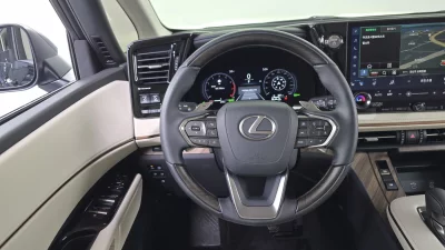 Lexus LM
