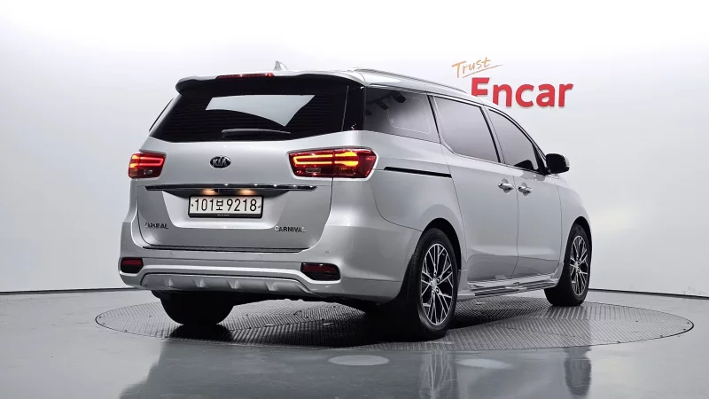 Kia Carnival