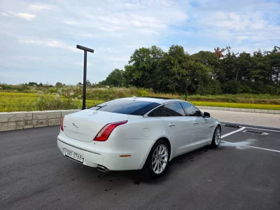 Jaguar XJ