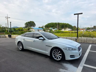 Jaguar XJ