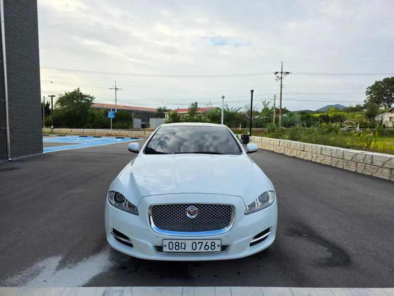 Jaguar XJ