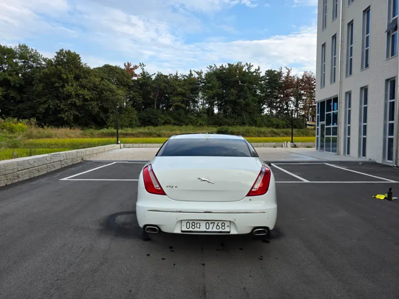 Jaguar XJ
