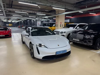 Porsche TAYCAN