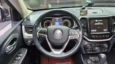 Jeep CHEROKEE