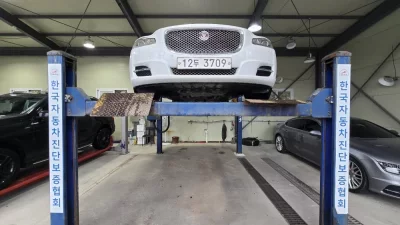 Jaguar XJ