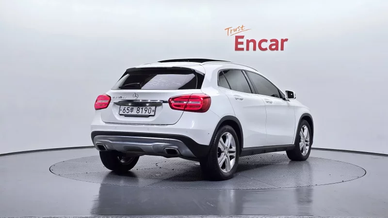 Mercedes-Benz GLA-Class