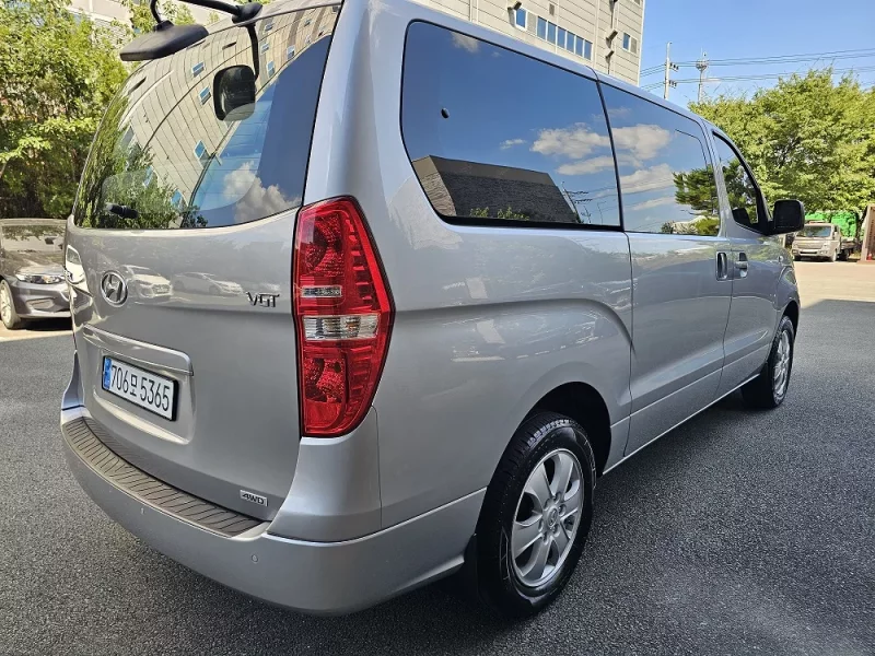 Hyundai Starex