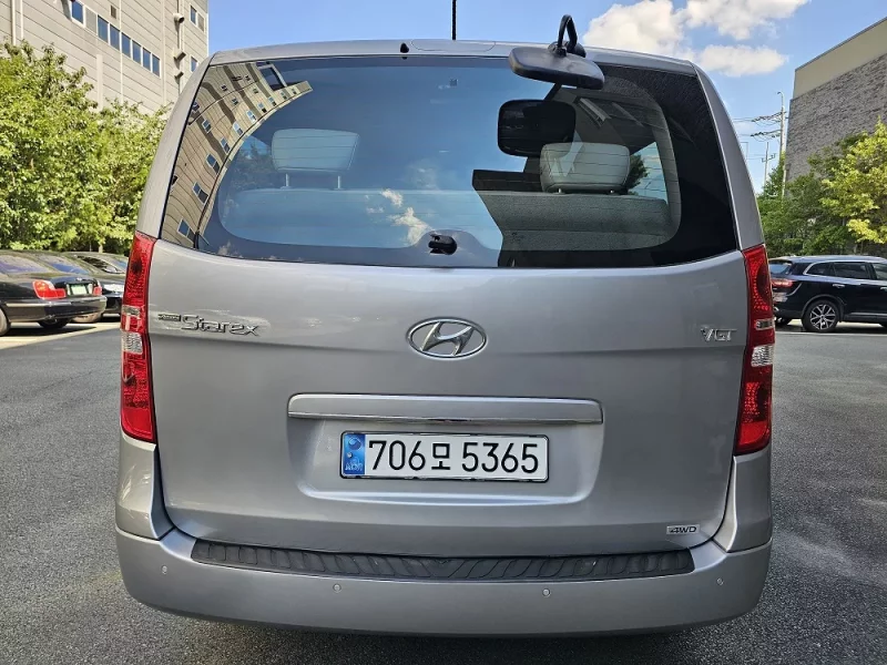 Hyundai Starex