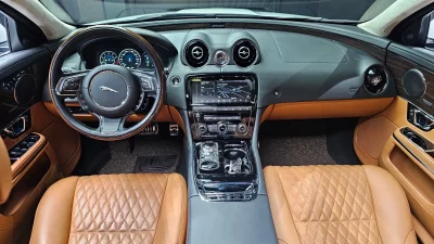 Jaguar XJ