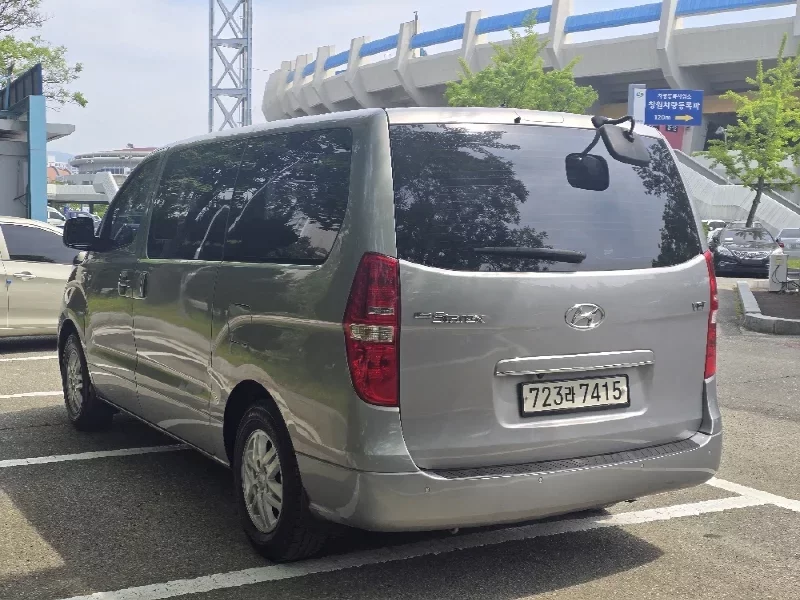 Hyundai Starex