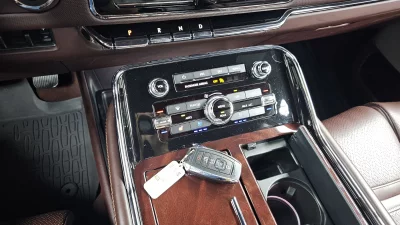 Lincoln NAVIGATOR