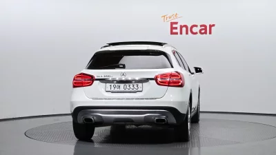 Mercedes-Benz GLA-Class