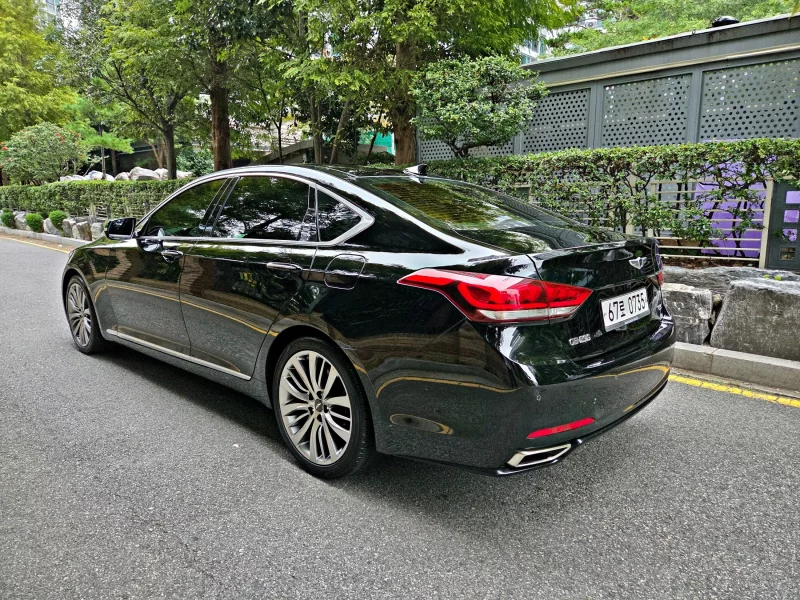 Hyundai Genesis