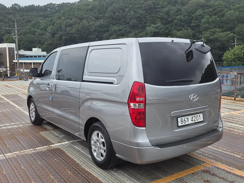 Hyundai Starex