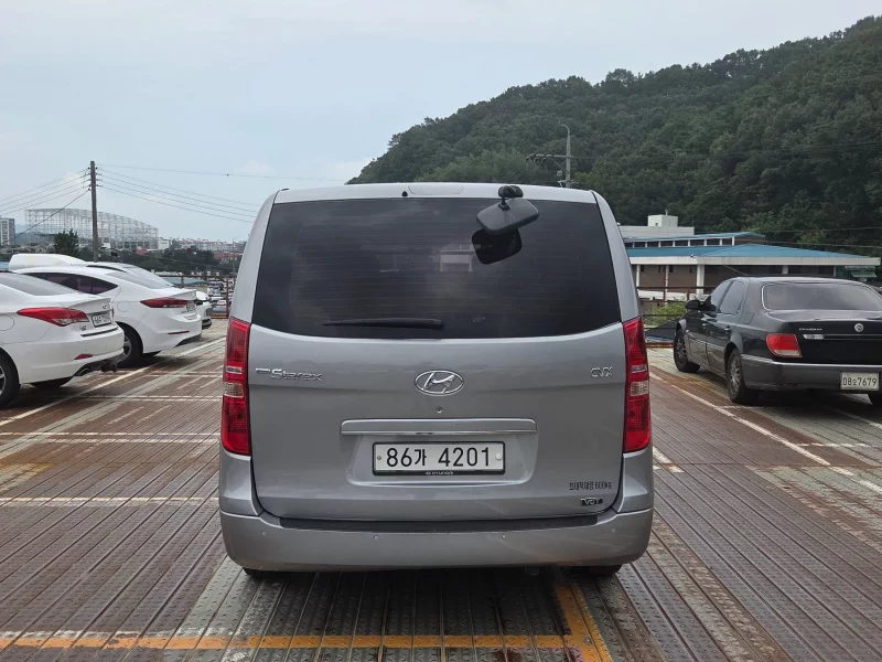 Hyundai Starex