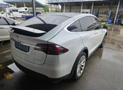 Tesla MODEL X