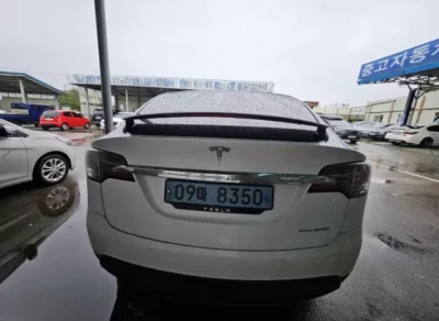 Tesla MODEL X