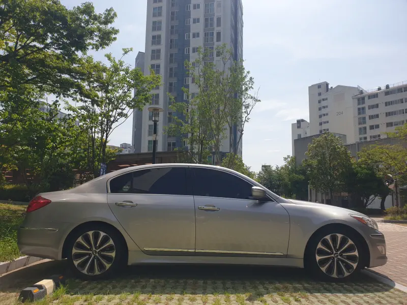 Hyundai Genesis