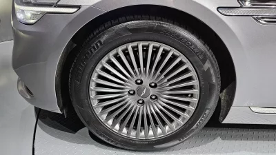 Genesis G90