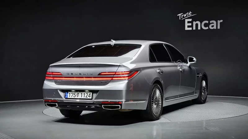 Genesis G90