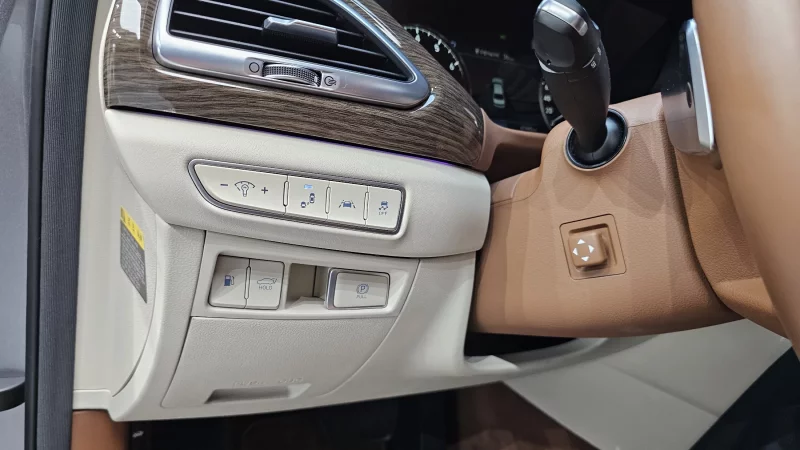 Genesis G90