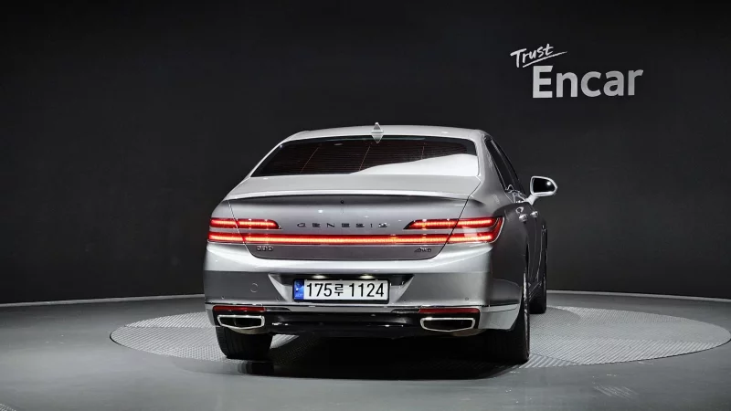 Genesis G90