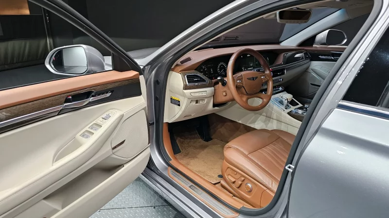 Genesis G90