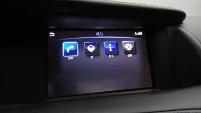 Infiniti Q30