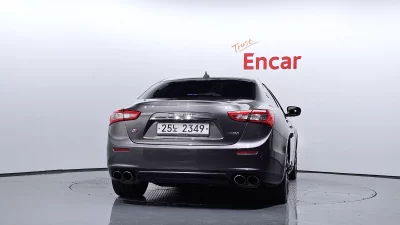 Maserati GHIBLI